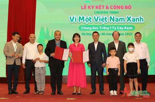 Ký kết chương trình “Vì một Việt Nam xanh - Chung sức trồng 1 tỷ cây xanh”